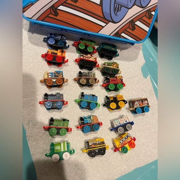 Thomas The Train & Friends Minis Carrying Storage Case Lot With 19 Mini Trains